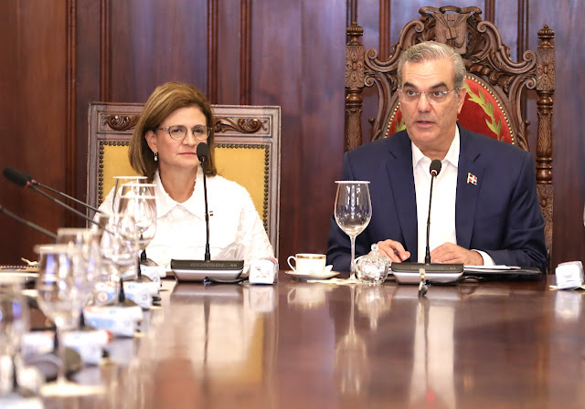 Presidente Abinader conoce en Consejo de Ministros y Directores ...